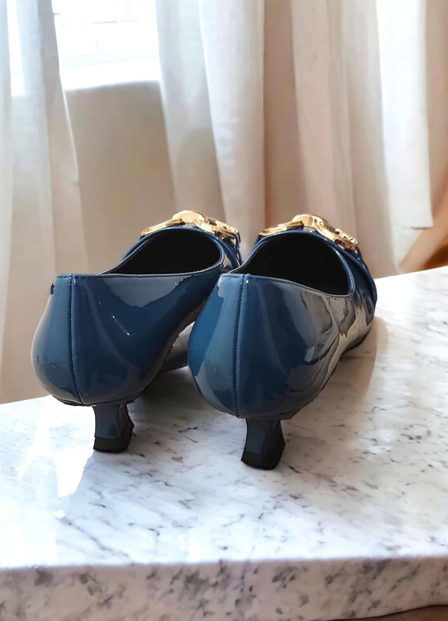 Green pumps with gold chain buckle