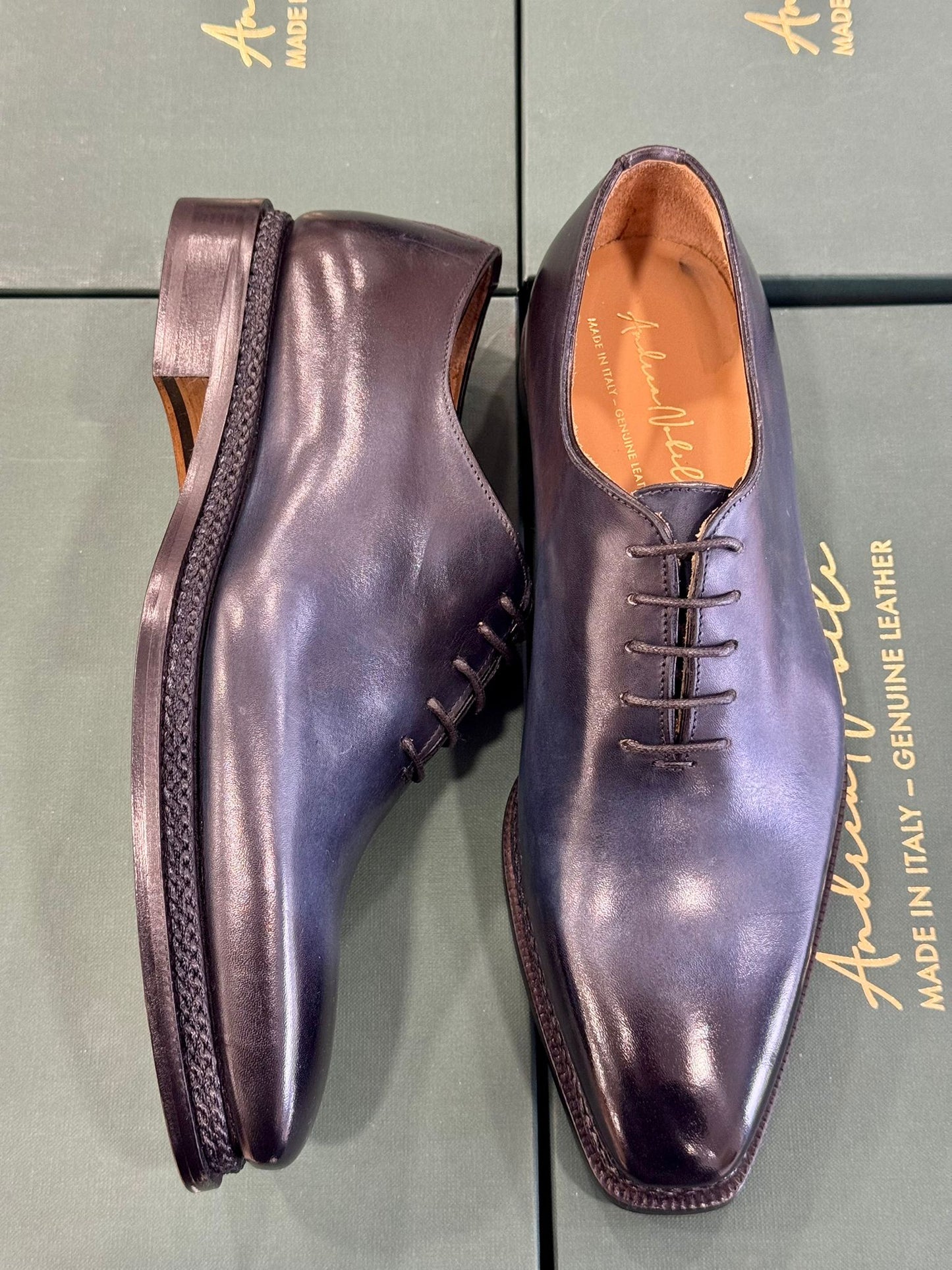 Chaussures Homme “Richelieu” en cuir patiné Bleu Nuit – Ligne minimaliste (Made in Italy)