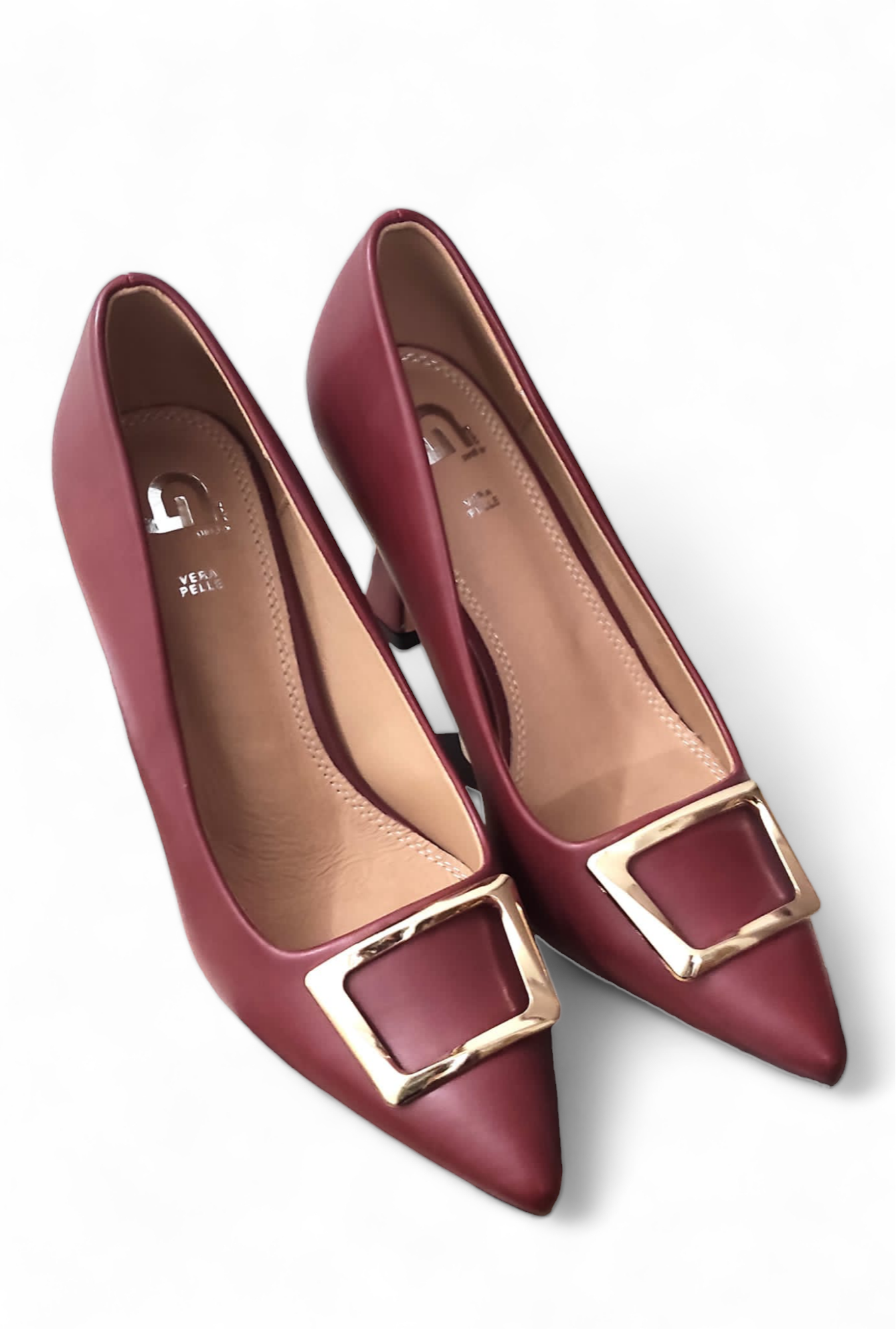 Escarpin decolette Bordeaux avec boucle doree talon haut triangle G S BOUTIQUE